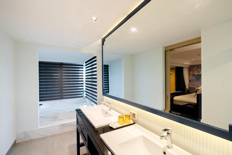 Bathroom 11