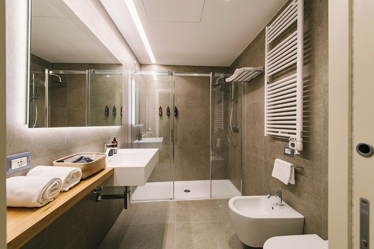 Bathroom 3, Palazzo Confalonieri da Lisca, Verona
