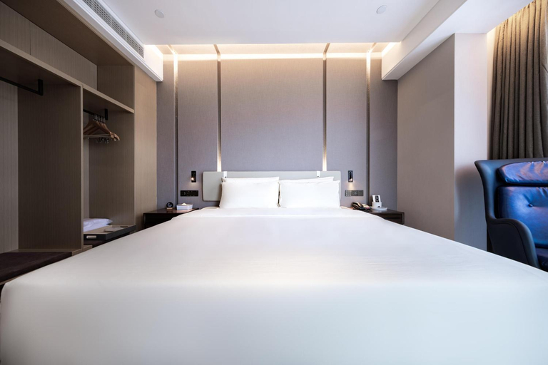 Bedroom 30
