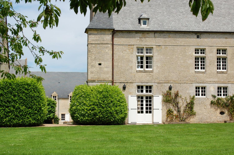 Exterior 11