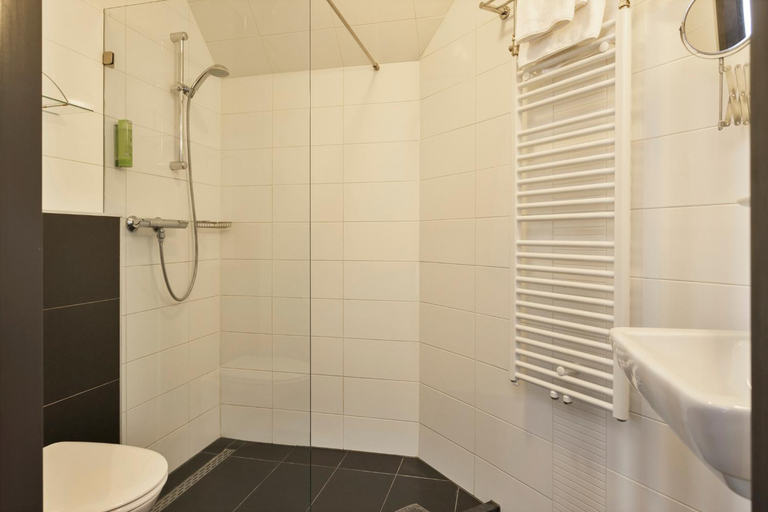Bathroom 4, Hunzego Hotel, Eemsmond