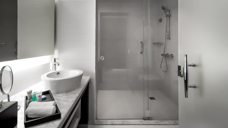 Bathroom 10