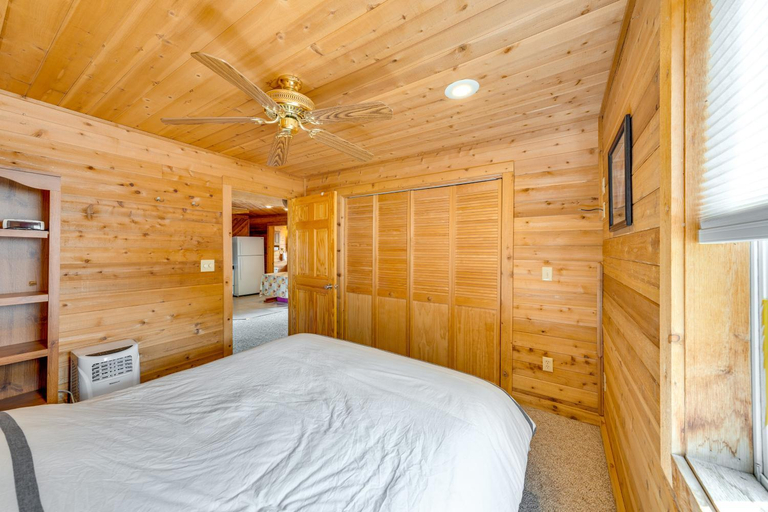 Others 5, Lakefront Wisconsin Escape w/ Boat Dock & Kayaks!, Waukesha