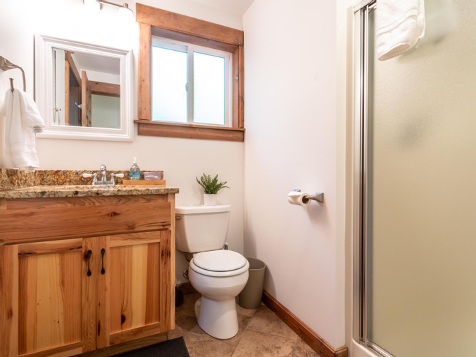 Bedroom, Wild Goose Lodge, Whatcom