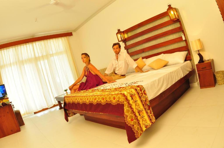 Bedroom 3, Oasey Beach Hotel, Bentota