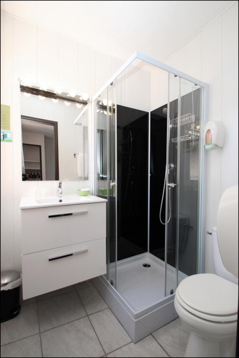 Bathroom, Hotel Peyramale, Hautes-Pyrénées