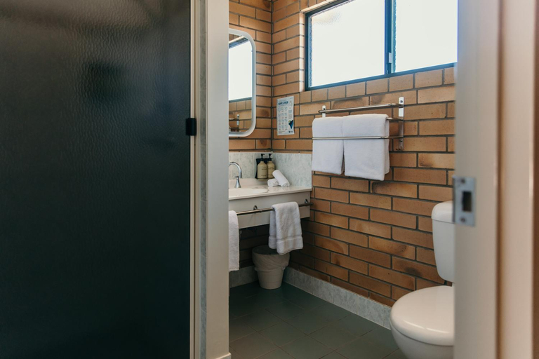 Bathroom 3, Oasis Motor Inn Blackall, Blackall