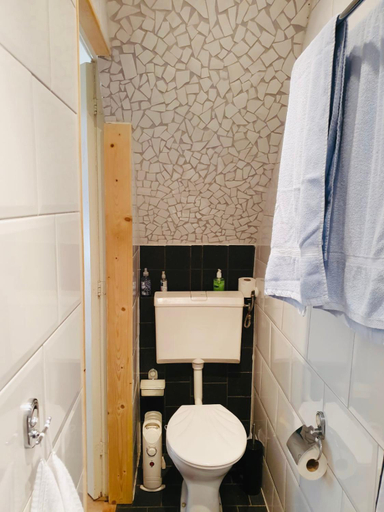 Bathroom 1, Imagine My B&B, Rotterdam
