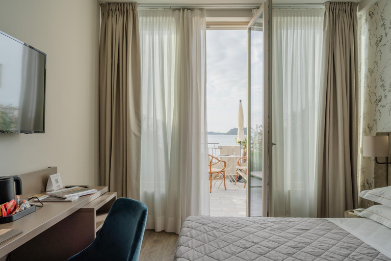 Bedroom 3, Hotel Du Lac, Brescia