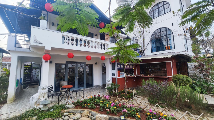 Exterior 11