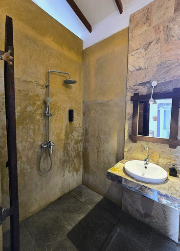 Bathroom 3, Ginger Harmony Guesthause and Café, Tangalle