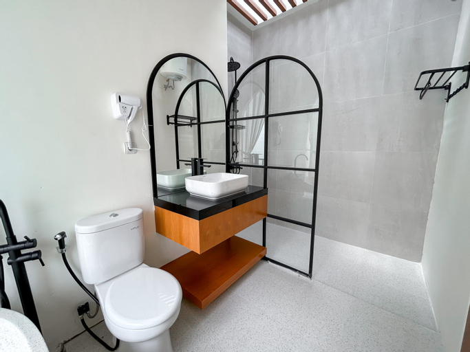 Bathroom 9