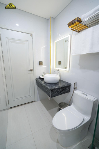 Bathroom 14