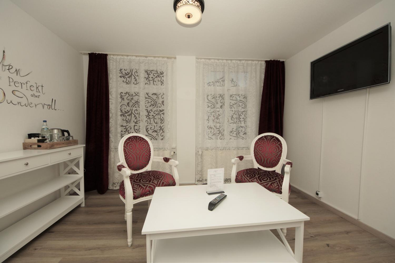 Others 5, Liebezeit - ehemals Hotel Dillenburg, Lahn-Dill-Kreis