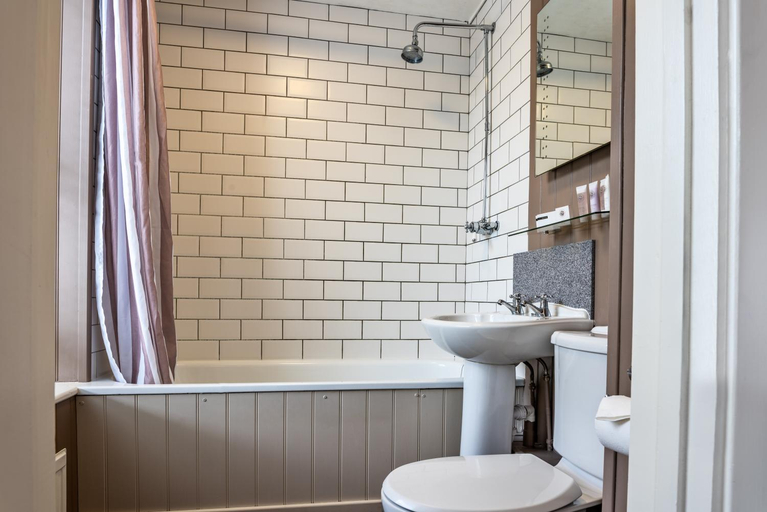 Bathroom 3, The Millers Arms, Kent
