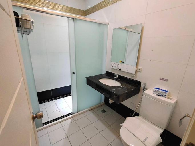 Bathroom 3, Bravo Li Jing, Hualien