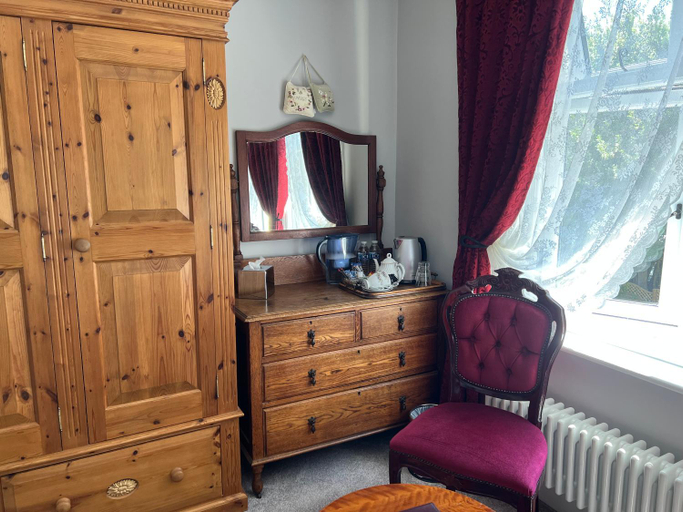 Others 4, Bedford Lodge, Isle of Wight