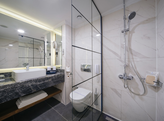 Bathroom 5, Kremlin Palace, Antalya