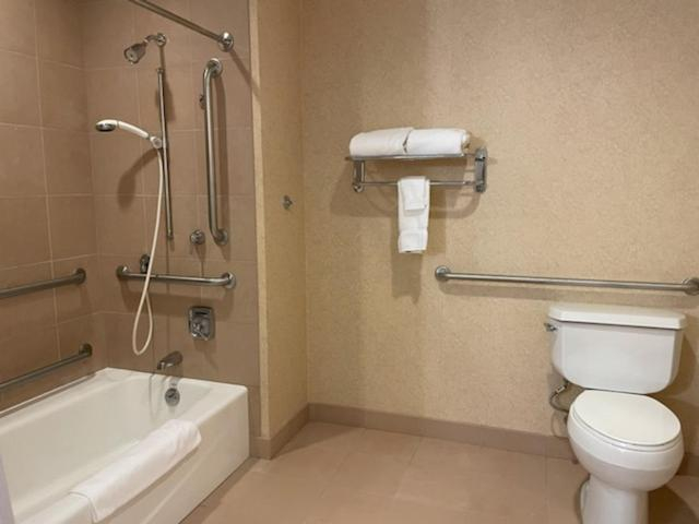 Bathroom 4, Southbridge Hotel And Conference Center, Worcester