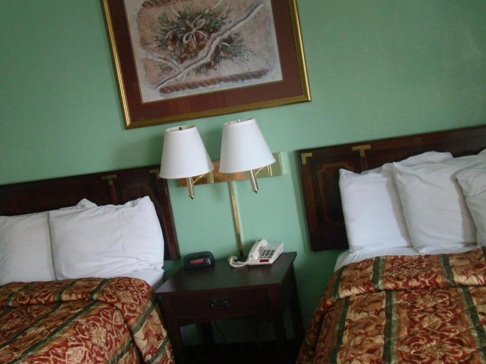 Bedroom, Budget Inn Mount Airy, Carroll
