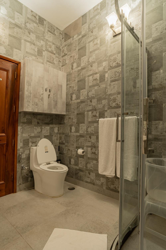 Bathroom 4
