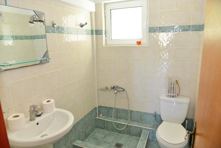 Bathroom 2, Corali Georgiou, Central Greece