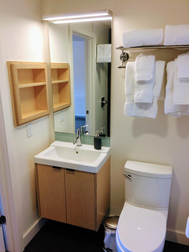 Bedroom 5, Heliotrope Hotel, Whatcom