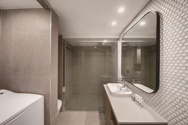 Bathroom 7