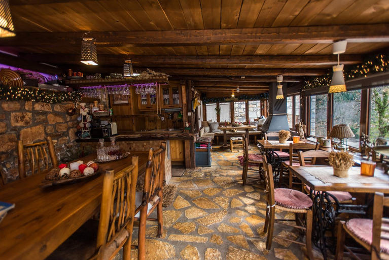 Food & Drinks 2, Μαγεμενο Βουνο, Central Greece