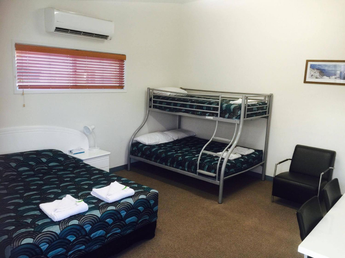 Bedroom 2, Springsure Overlander Motel, Bauhinia