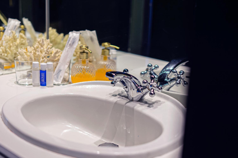 Bathroom 5, Hotel Hita "Nature Experience" for all, Madrid