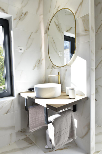 Bathroom, Chez Pierre dans le centre de Brive, Corrèze