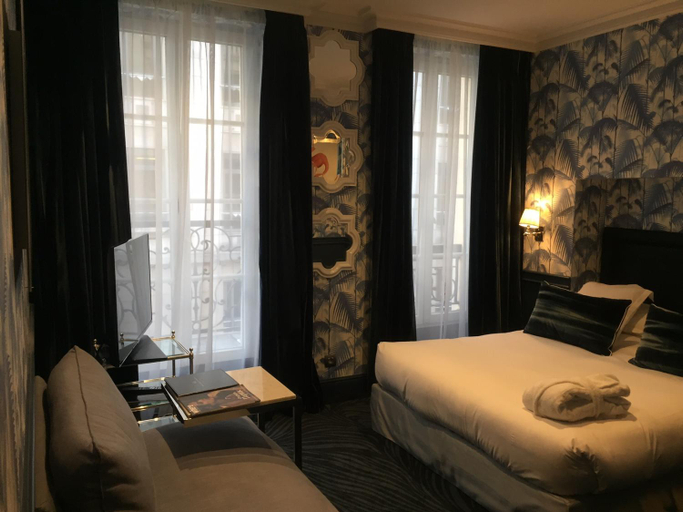 Bedroom 2, George Washington Hotel, Paris