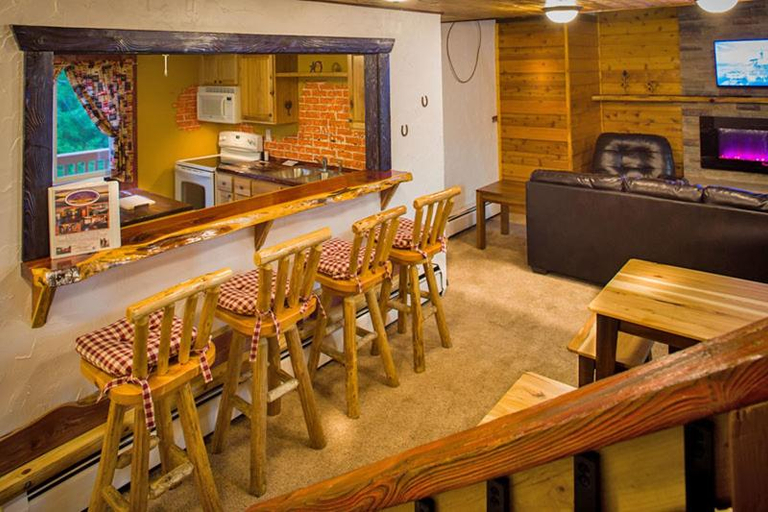 Food & Drinks, Curriers Lakeview Lodge, Barron