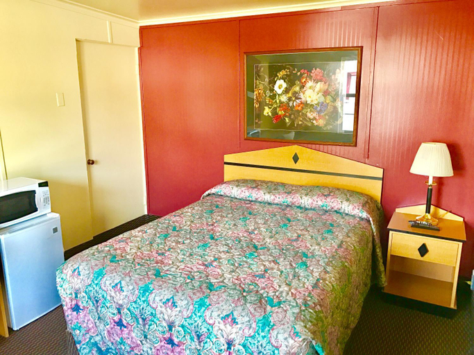 Bedroom 2, Travelers Inn Motel, Marion