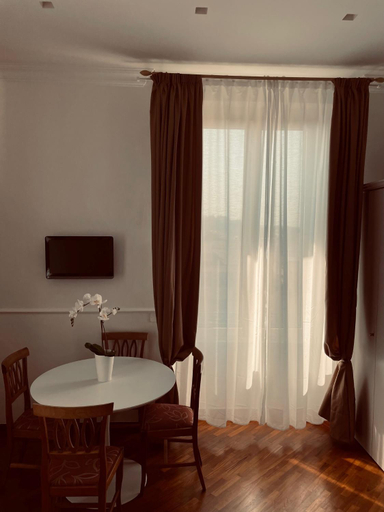 Others 4, Suite Aria d'Arte 1, Florence