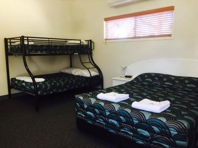 Bedroom 4, Springsure Overlander Motel, Bauhinia