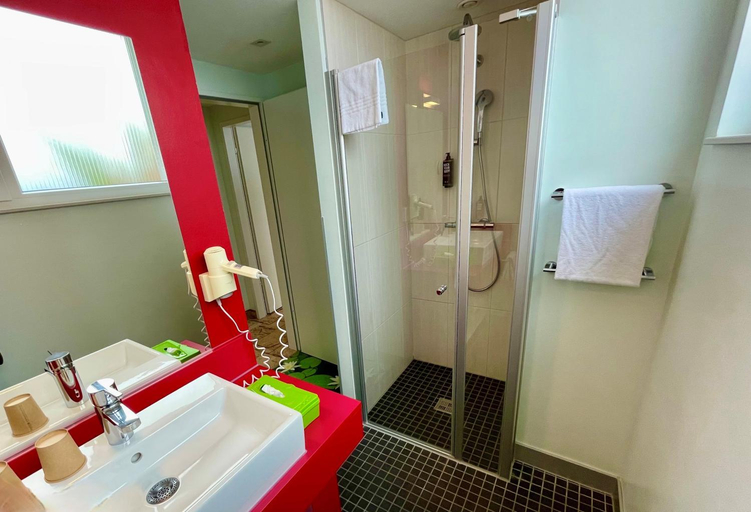 Bathroom 4, ibis Styles Karlsruhe Ettlingen, Karlsruhe