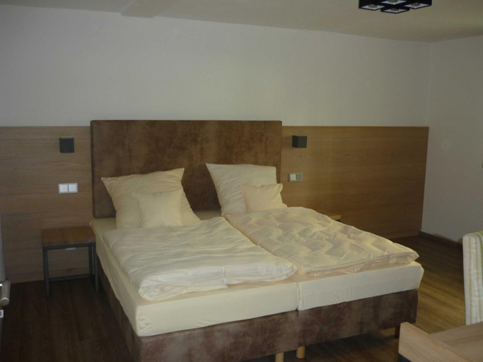 Bedroom 2, Ferienwohnungen beim Hotel zur Post, Erlau, Passau