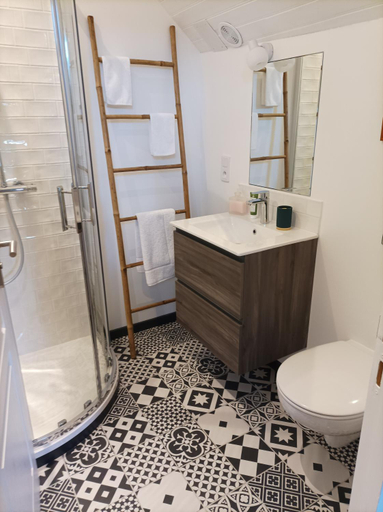 Bathroom 3, Le clos du prieure, Maine-et-Loire