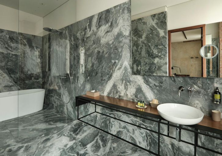 Bathroom 7