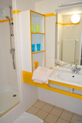 Bathroom, VVF Haute Loire Saint-Julien-Chapteuil, Haute-Loire