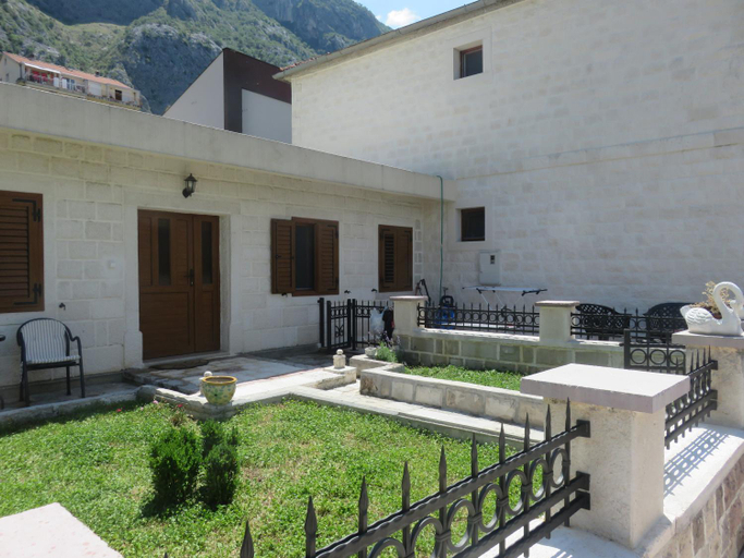 Others 2, Villa Adriatic
