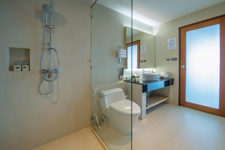 Bathroom 5, Coral Cliff Beach Resort, Ko Samui