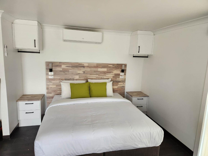 Bedroom 2, Budget on the Lake Motel, S. Grampians - Hamilton
