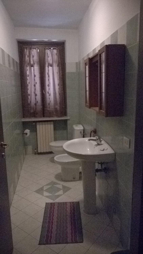 Bathroom 5, Cannone d'Oro, Alessandria