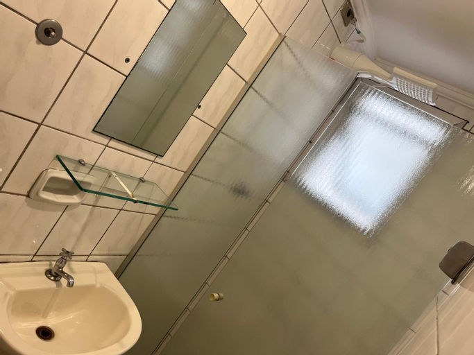 Bathroom 7
