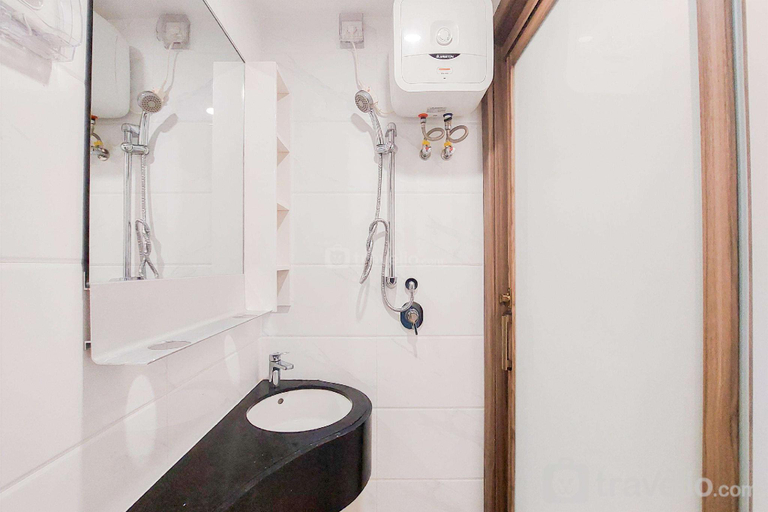 Bathroom 3, Great Choice Studio Room Sky House BSD By Travelio, Tangerang Selatan