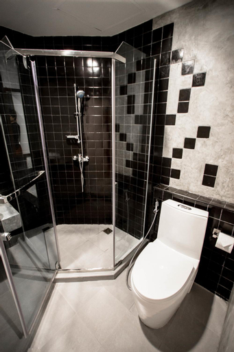 Bathroom 7