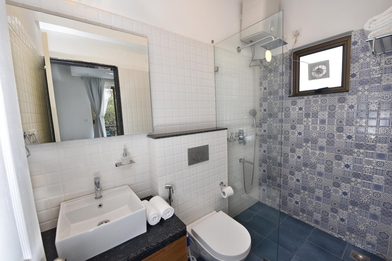 Bathroom 2, Lembranca Studios and Suites, North Goa